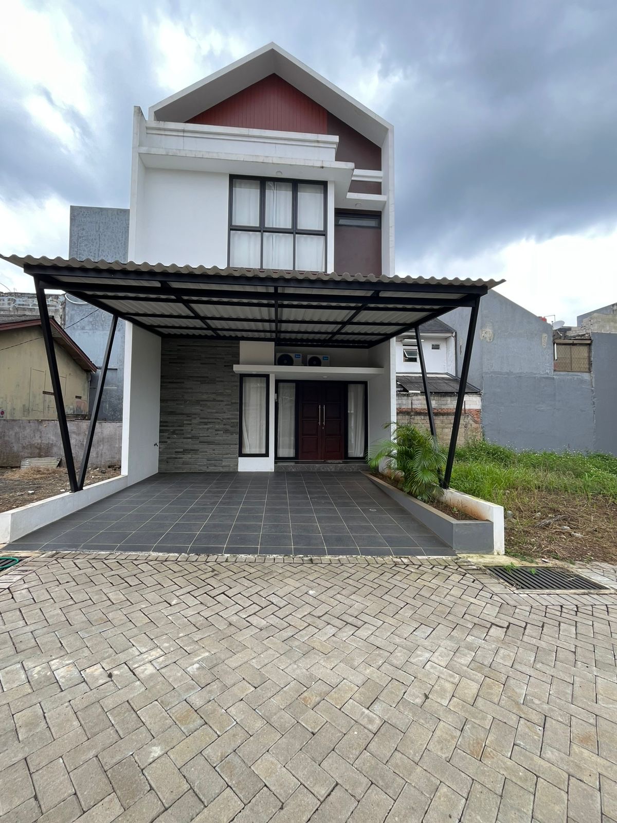 Rumah 2 Lantai Serua